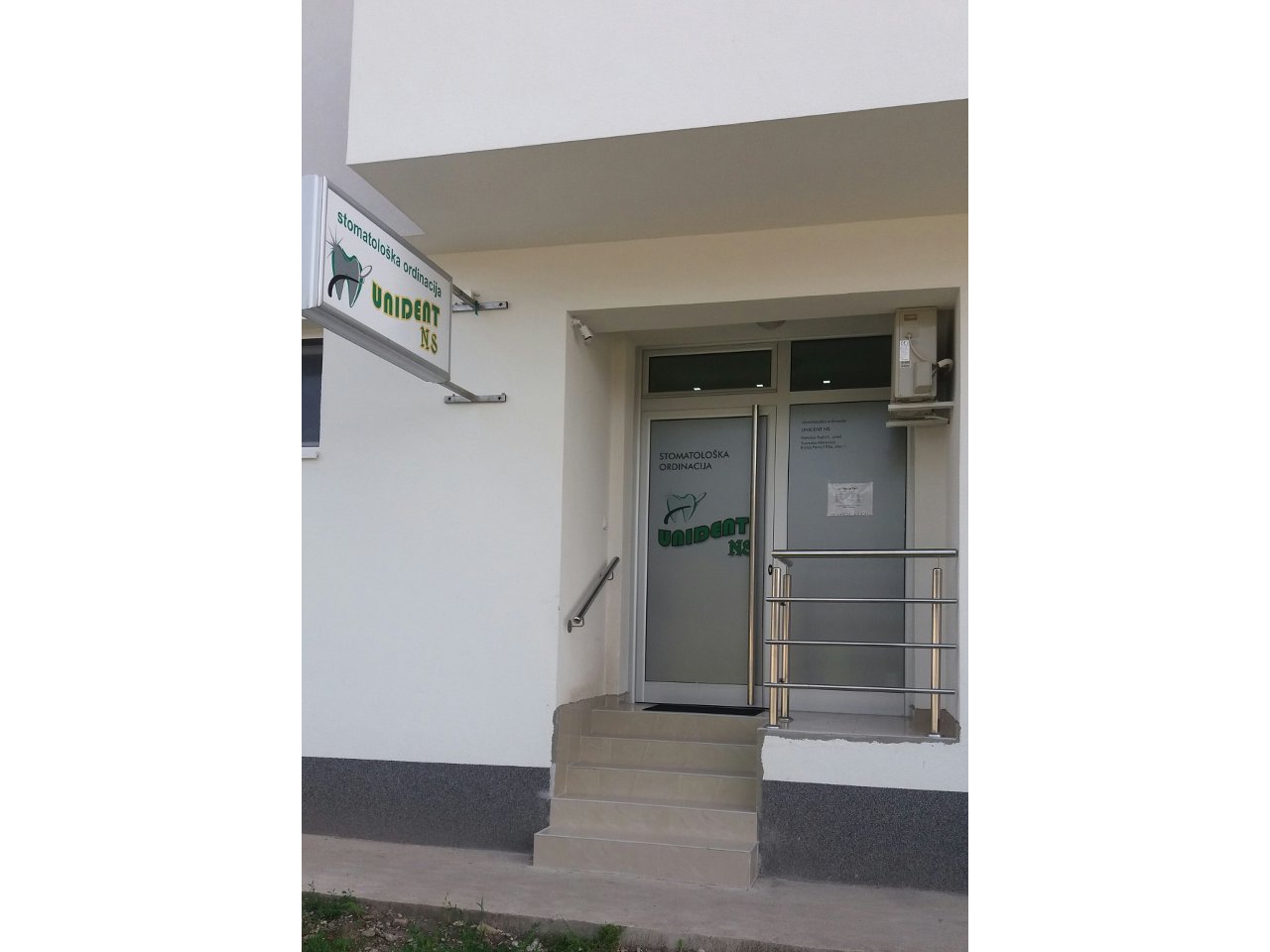 DENTAL OFFICE UNIDENT NS Sremska Mitrovica - Photo 1